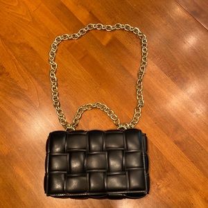 Avara basketweave bag w/ gold chain